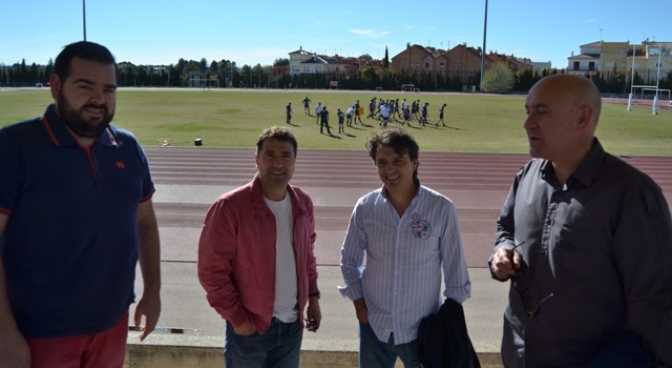 Belinchòn (PSOE) y otros candidatos socialistas en las municipales, en el partido del Club de Rugby Albacete