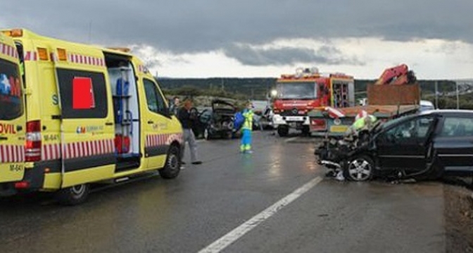 Un choque entre dos vehículos en la A-31, en La Roda, provoca la muerte de uno de los ocupantes