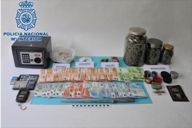 Tres personas detenidas en Puertollano por vender cocaína, marihuana, hachís y éxtasis en un piso