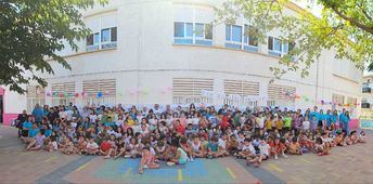 Los usuarios de los talleres de verano en La Roda celebran el ‘Día de los Abuelos’
