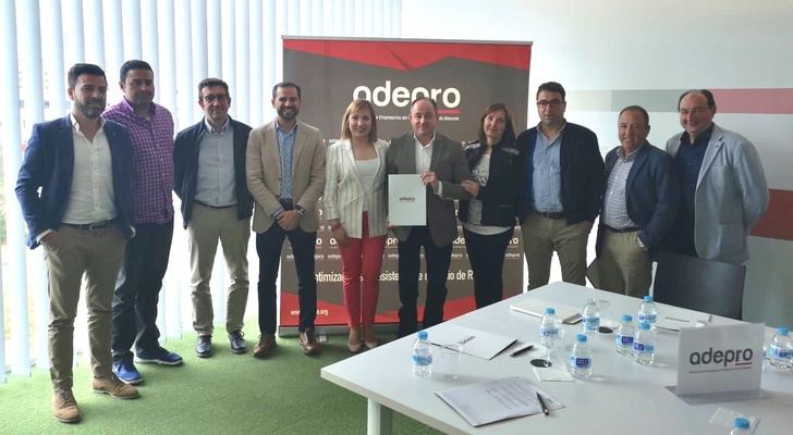 Emilio Sáez (PSOE) se reúne con los empresarios del polígono de Romica
