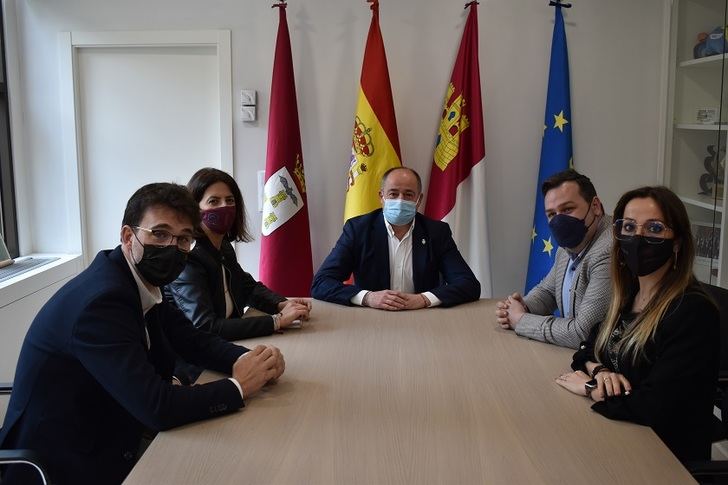 El alcalde de Albacete transmite su apoyo a la nueva directiva de la Asociación de Jóvenes Empresarios