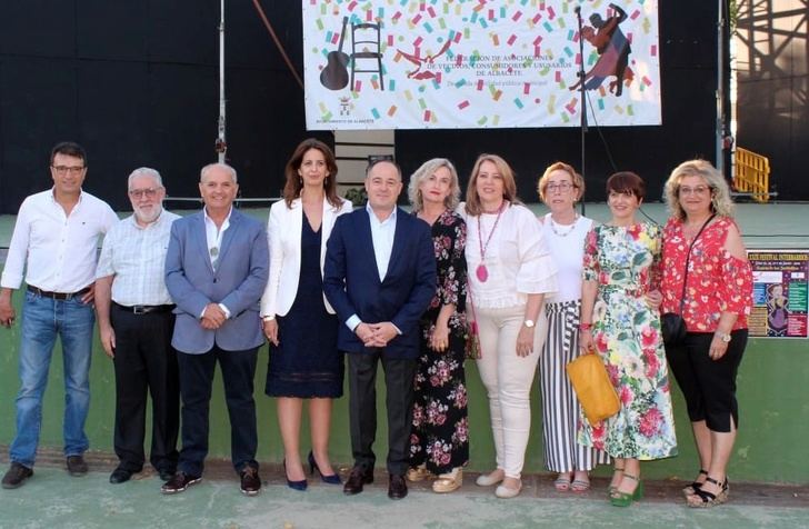 ‘Estreno’ de Emilio Sáez y los nuevos concejales de Albacete en el Festival Interbarrios de la Fava