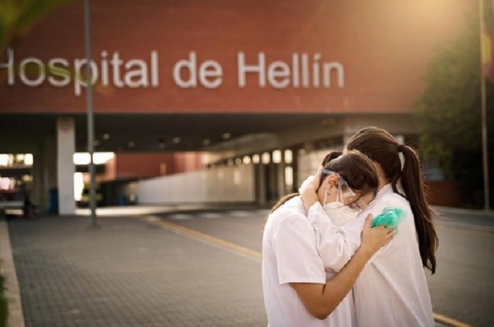  ‘Mi rincón favorito’ premia un paisaje de Yeste y un abrazo entre dos enfermeras del hospital de Hellín