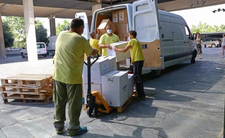 Castilla-La Mancha ha distribuido esta semana otro medio millón de artículos de protección para los profesionales sanitarios