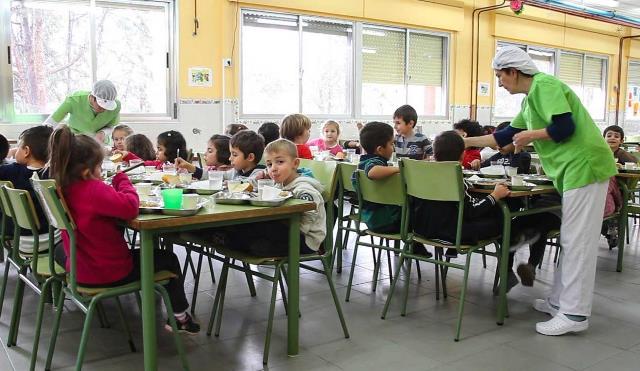 La Junta de Castilla-La Mancha abre por tercer verano consecutivo los comedores escolares beneficiando a más de 4.200 jóvenes