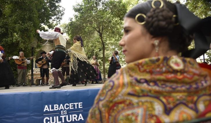 La Exaltación del Traje Manchego, muestra de la pujanza de la cultura y tradición en la Feria de Albacete