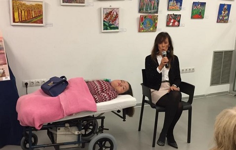 Inaugurada la exposición de pintura de la artista Mónica Márquez, en el Centro Joven de Albacete