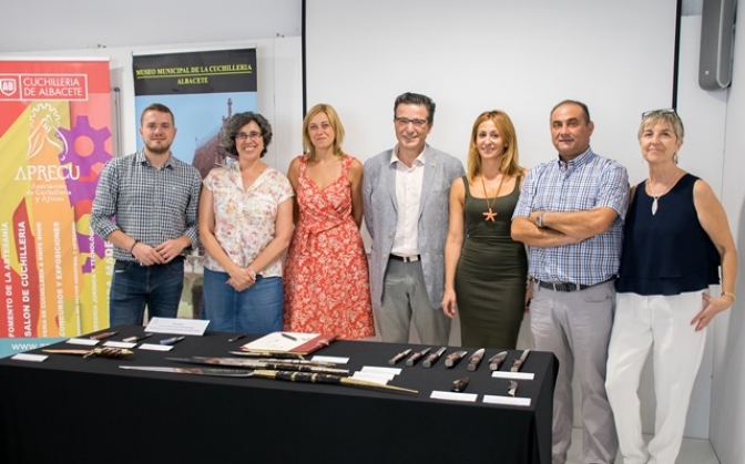 Aprecu cede al Museo de la Cuchillería de Albacete las 17 piezas premiadas en el XXXV Concurso Castilla-La Mancha de Cuchillería