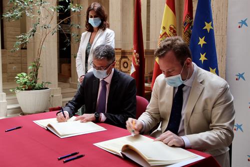 El Ayuntamiento de Albacete y MicroBank firman un convenio para reactivar la actividad emprendedora