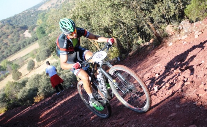 Desiree Moya y Yago Sardina se impusieron en la carrera de BTT de Ossa de Montiel