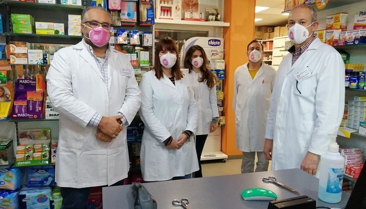 Las farmacias Albacete se tiñen de rosa para sensibilizar a la población en el Día Mundial del Cáncer de Mama