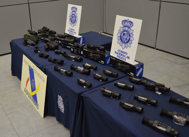 Desarticulada una red de contrabando de visores para armas de fuego en Albacete y Talavera de la Reina