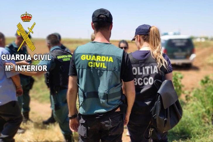 Intensa campaña de la Guardia Civil para inspeccionar la situación de los recolectores de ajo en Albacete