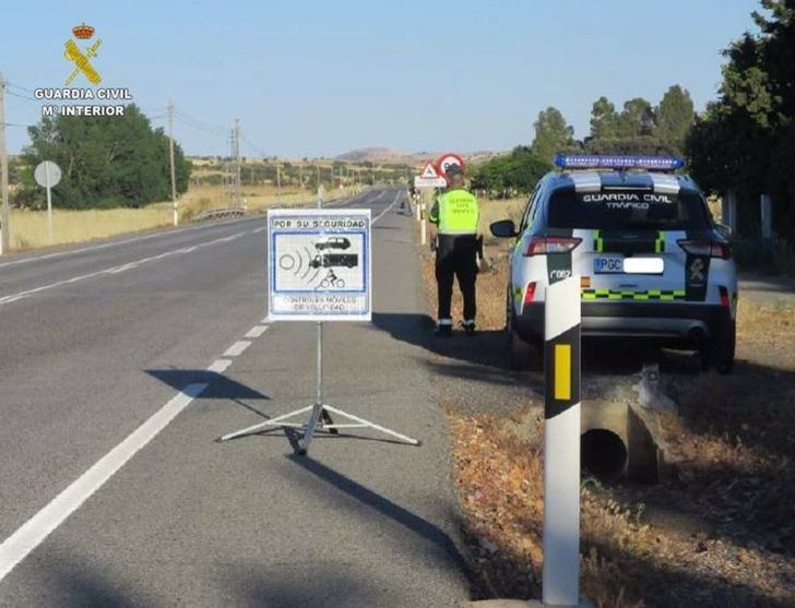 Investigan a un conductor con el carné retirado que hizo saltar un radar a 179 km/h en Alcolea de Calatrava