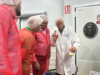 Cantero de Letur estrena junto a Martínez Lizán la ampliación de su fábrica, donde ha implementando energías renovables