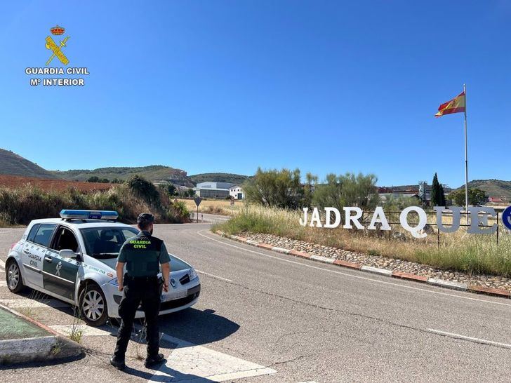 Dos detenidos tras ser sorprendidos robando material del interior de una nave industrial de Jadraque