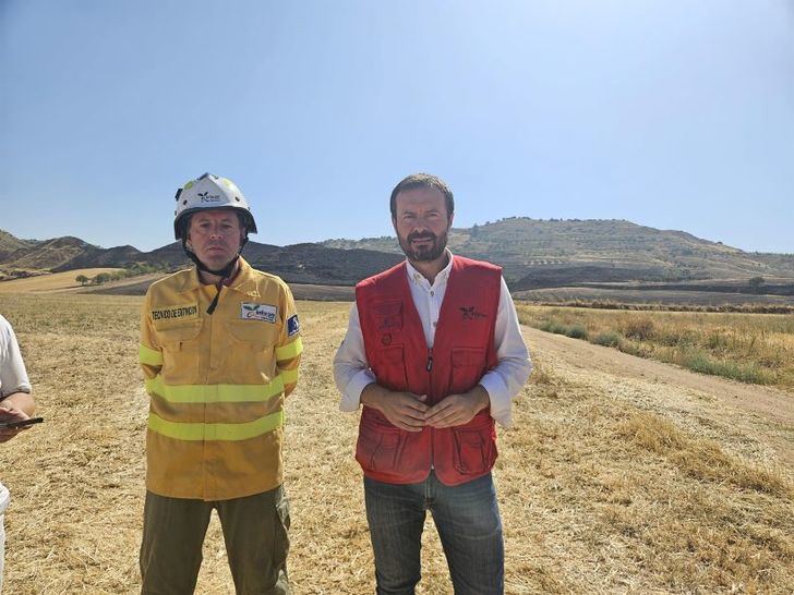 El incendio de Cantalojas sigue activo y preocupa que pueda llegar al Parque Natural de Tejera Negra