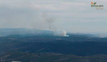 El incendio forestal de Los Yébenes está controlado aunque las labores de extinción aún prosiguen