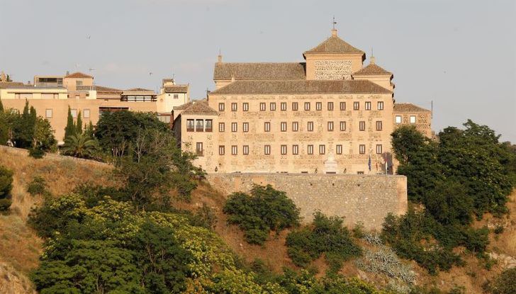 El Consejo de Gobierno aprueba un acuerdo de 24 millones para energía renovable en edificios públicos de Castilla-La Mancha