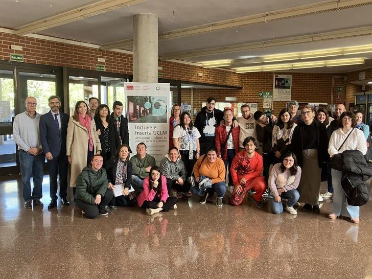 Dieciséis jóvenes inician su formación avanzada en actividades auxiliares en entornos públicos en el Campus de Albacete