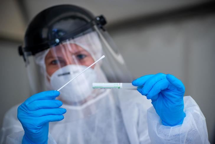 Sanidad aprueba hacer test rápidos de coronavirus a sanitarios asintomáticos