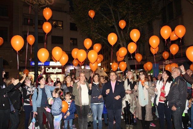 Globos naranjas en Albacete para hacer visitas a las personas con déficit de atención de APANDAH