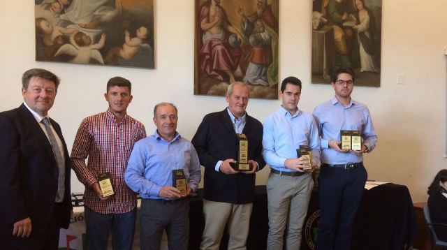 El equipo del Club de Golf El Bonillo que recibió el premio como ganadores regionales.