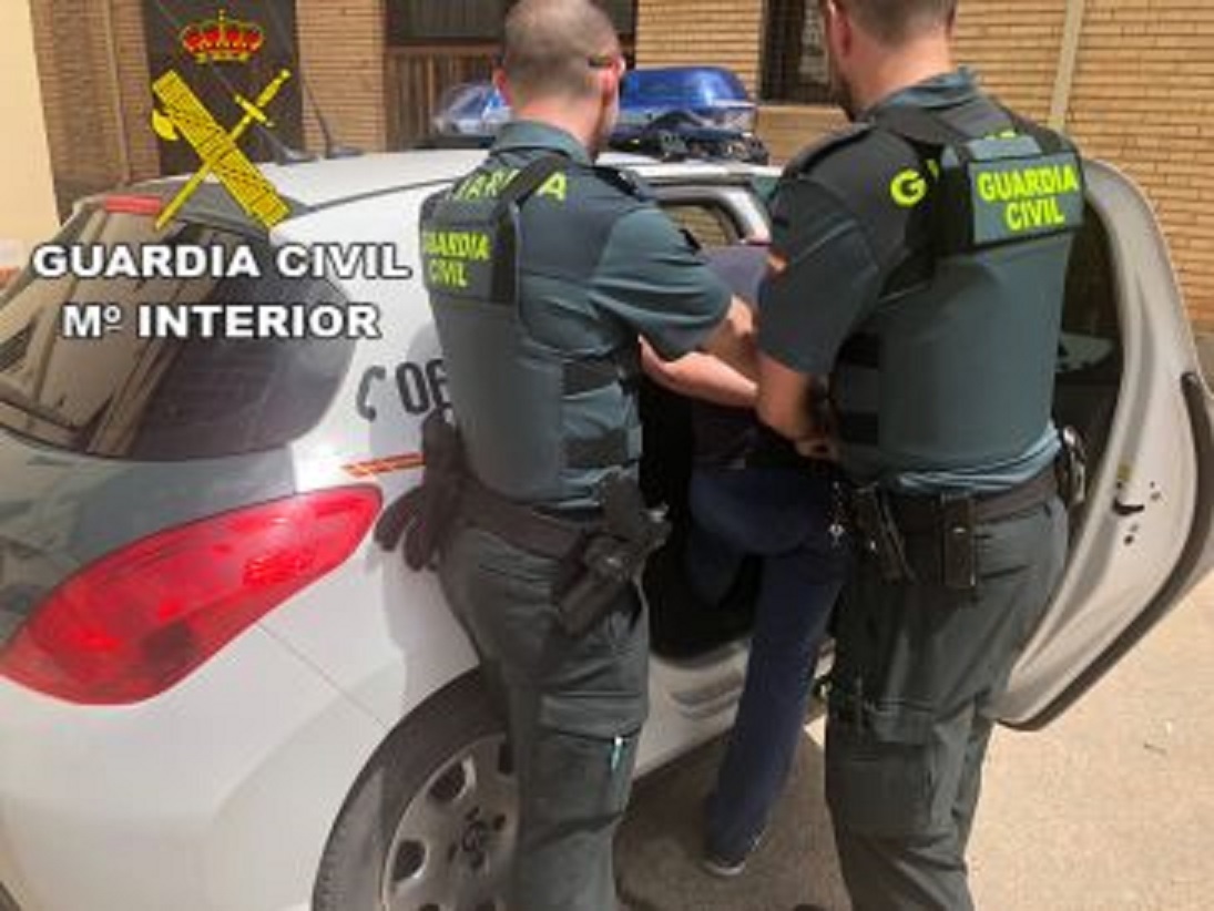 Detenidos dos vecinos de Almansa, de 34 y 43 años, por robar en el garaje comunitario de un edificio
