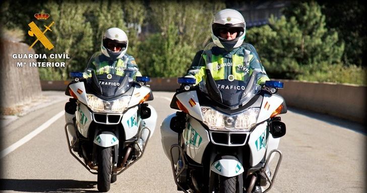 Detenido un joven de 21 años de Caudete (Albacete) sin carnet y que impactó su moto a un agente de la Guardia Civil