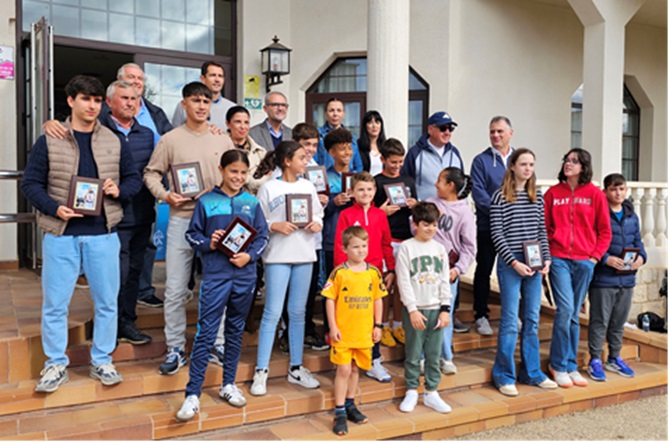 Guillermo García-López entrega los trofeos de AFANION