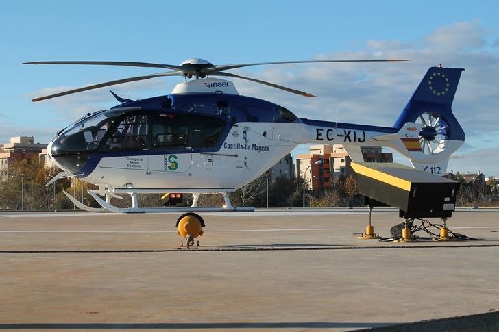 Dos jóvenes heridos graves tras la salida de vía de un vehículo en Torrejoncillo del Rey (Cuenca)