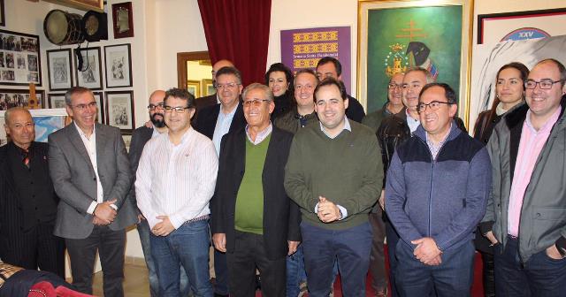 Núñez (PP) felicita a los tamborileros de Hellín (Albacete) tras la declaración como Patrimonio de la Humanidad