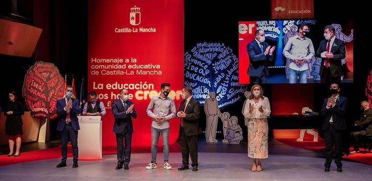 Castilla-La Mancha rinde homenaje en Albacete a su sector educativo tras un año marcado por la pandemia