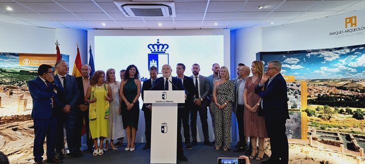 Inaugurado el stand de la Junta en la Feria bajo el título ‘Albacete, Tierra de Patrimonio Arqueológico y Arte Rupestre’