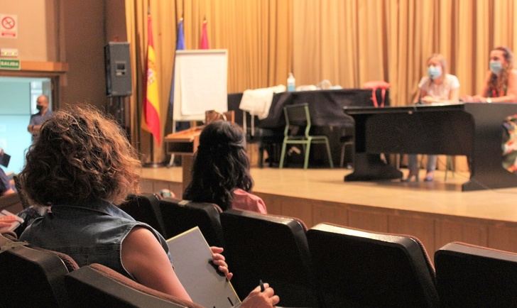 Profesionales de salud de Albacete forman en covid-19 a los centros educativos