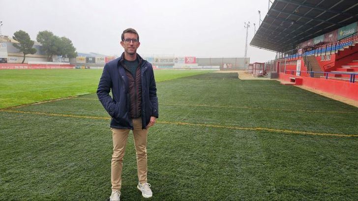 La Roda invierte 230.000 euros en mejoras de instalaciones deportivas, incluyendo el césped del campo ‘Nuevo Maracañí’