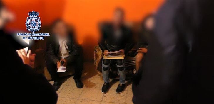 Detenidos los padres y el hermano de un joven de 16 años al que obligaban a prostituirse en Albacete