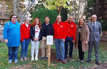 Plantan el ‘Árbol de la Humanidad’ en homenaje a Cruz Roja