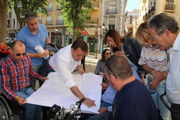 Manuel Serrano (PP) informa del “ambicioso” programa de mejora para las calles del centro de Albacete