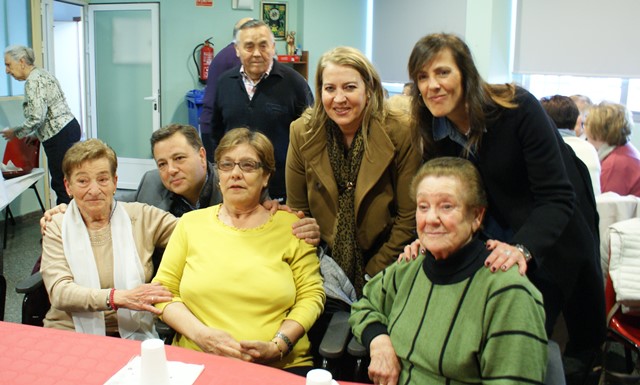 El alcalde de Albacete se suma a los actos del Día de la Mujer de la Asociación de Jubilados de Pedro Lamata