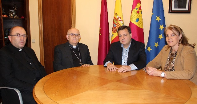 El nuevo obispo, Ángel Fernández, visita el Ayuntamiento de Albacete