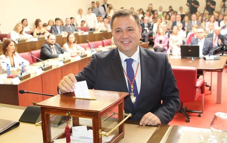 Manuel Serrano (PP) al nuevo alcalde de Albacete: “Es evidente que no comparto la forma en que ha llegado a ese puesto”