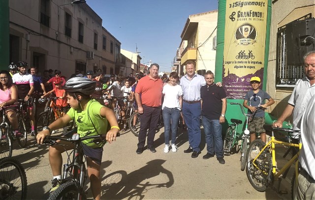 La marcha cicloturista benéfica de Los Anguijes (Albacete) llegó a su décimo tercera edición