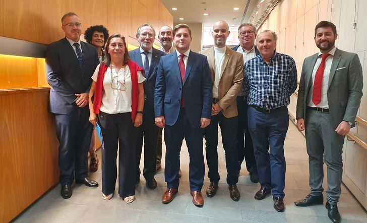 Reunión en Albacete del consejero Nacho Hernando con el colegio de aparejadores y arquitectos de Castilla-La Mancha