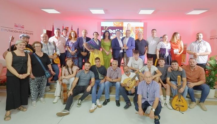 Las Cuadrillas de Nerpio llenan de tradición y folclore la Feria de Albacete, en el stand de la Diputación