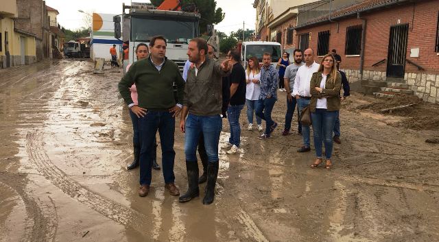 Núñez, candidato a la presidencia del PP de Castilla-La Mancha, visitas Cebolla tras las inundaciones