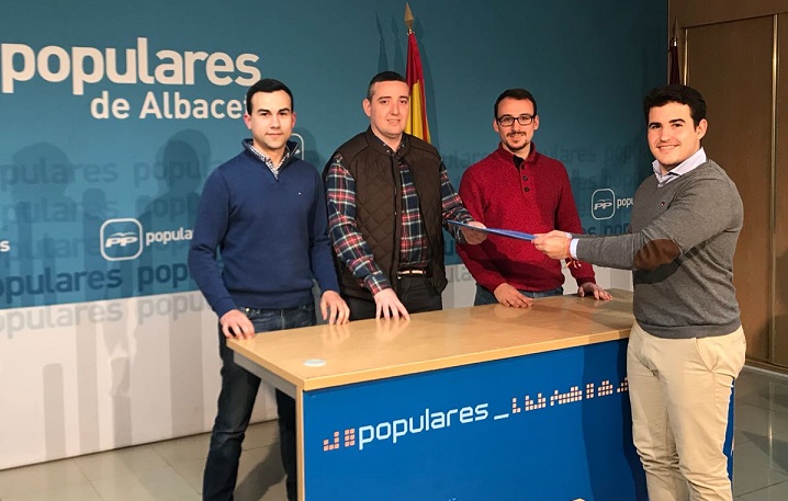 Juan Carlos González presenta su candidatura a presidir NNGG del PP de Albacete, con 163 avales