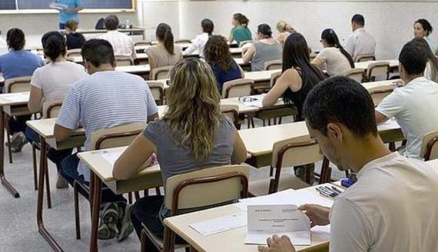 La Junta de Castilla-La Mancha convocará antes de final de 2018 la oferta de empleo público docente para 2019, con 1.050 plazas