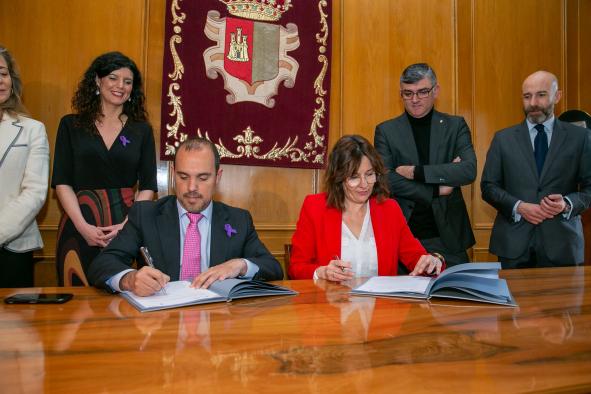 Castilla-La Mancha colabora con las Cortes para elaborar el plan de igualdad